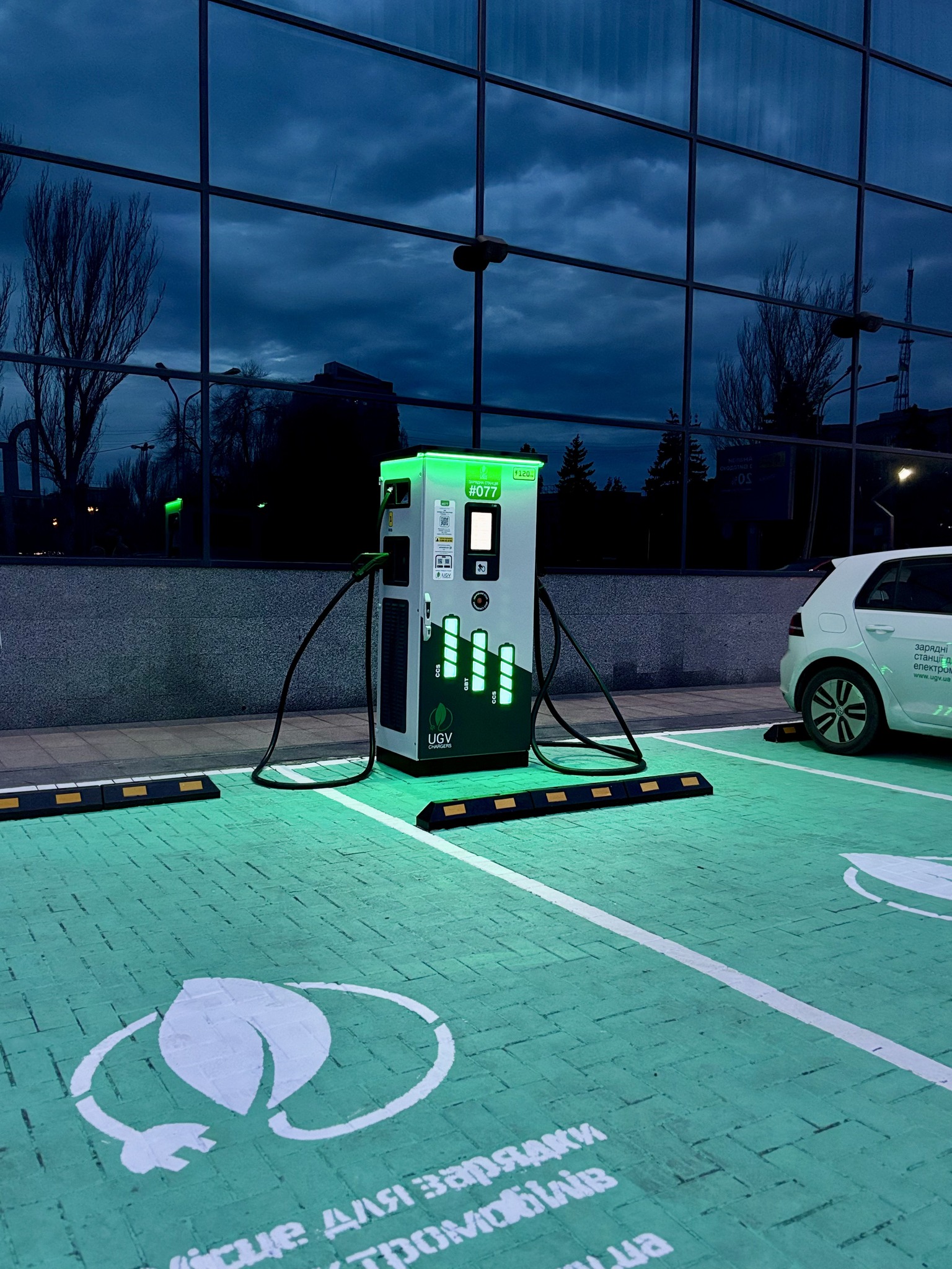 Stacje ładowania UGV Chargers dla sklepów i punktów sprzedaży